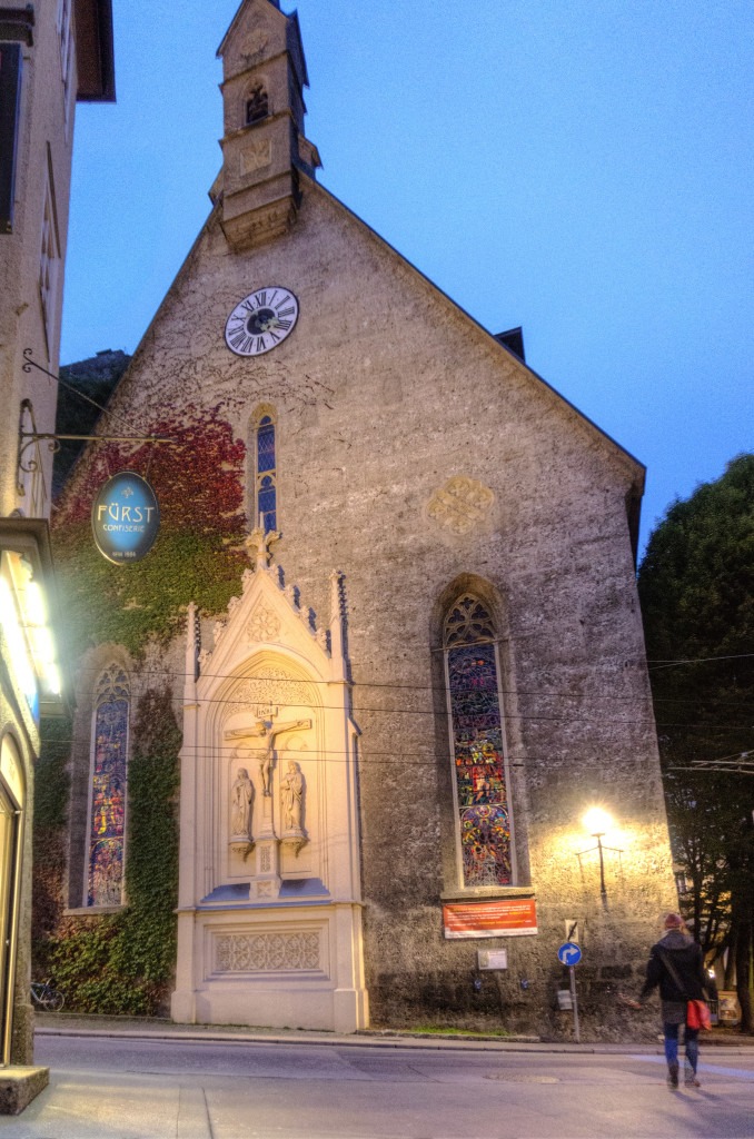 Готическая церковь Св. Блазиуса, напротив вывеска кондитерской Фюрст 